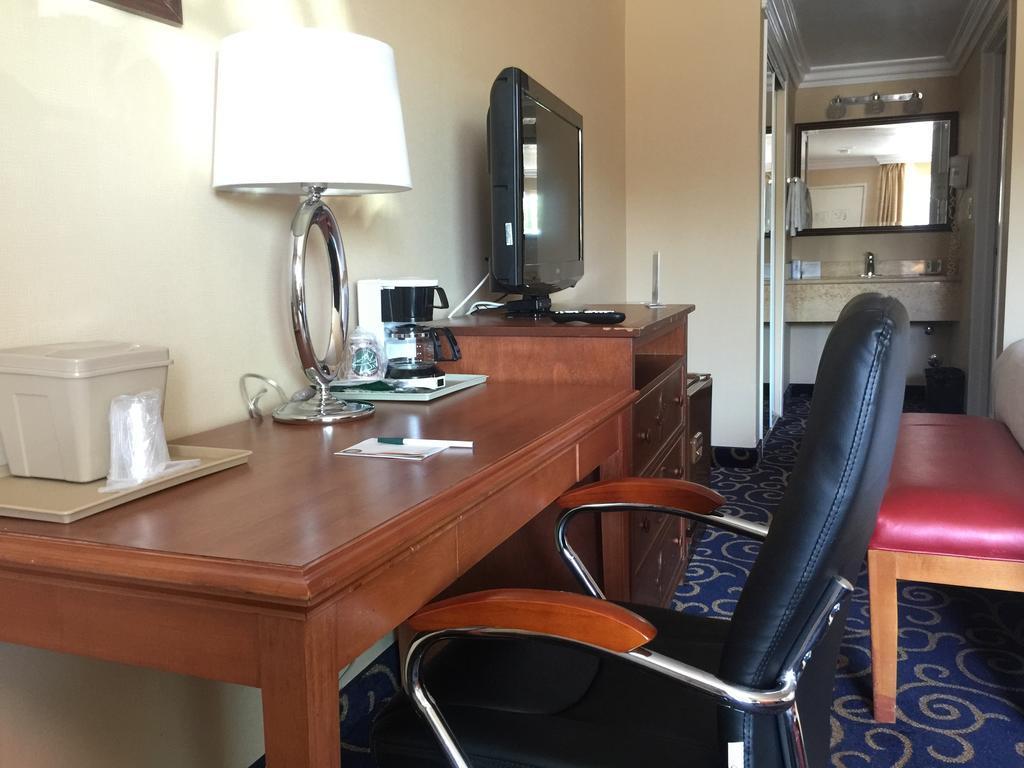 Quality Inn Long Beach - Signal Hill Extérieur photo